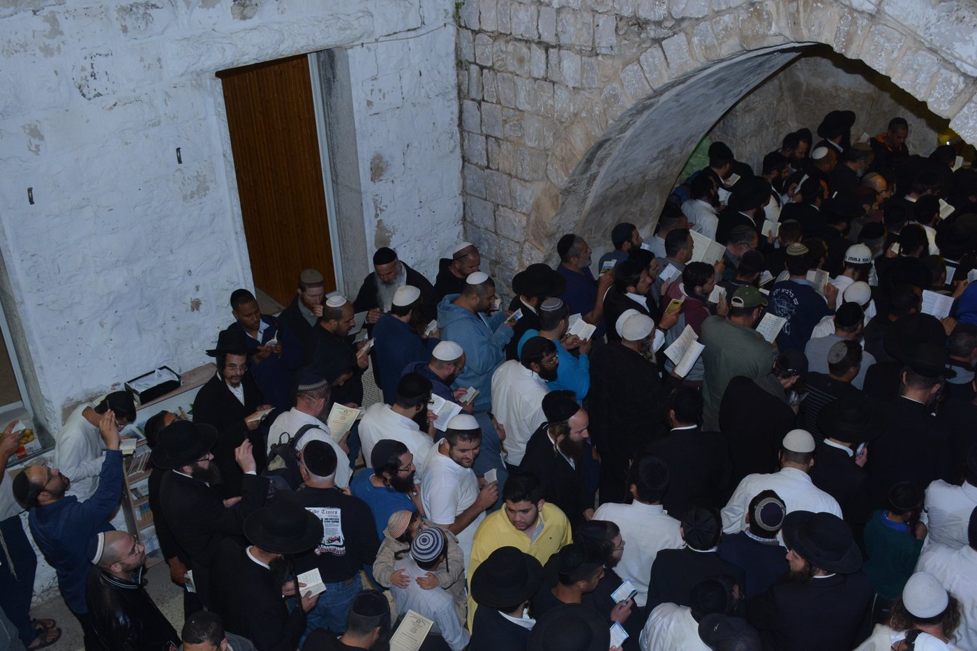 "יסוד שביסוד": אלפים בקבר יוסף הצדיק בשכם