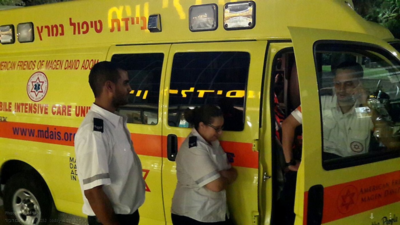 פינוי הילדה לבית החולים