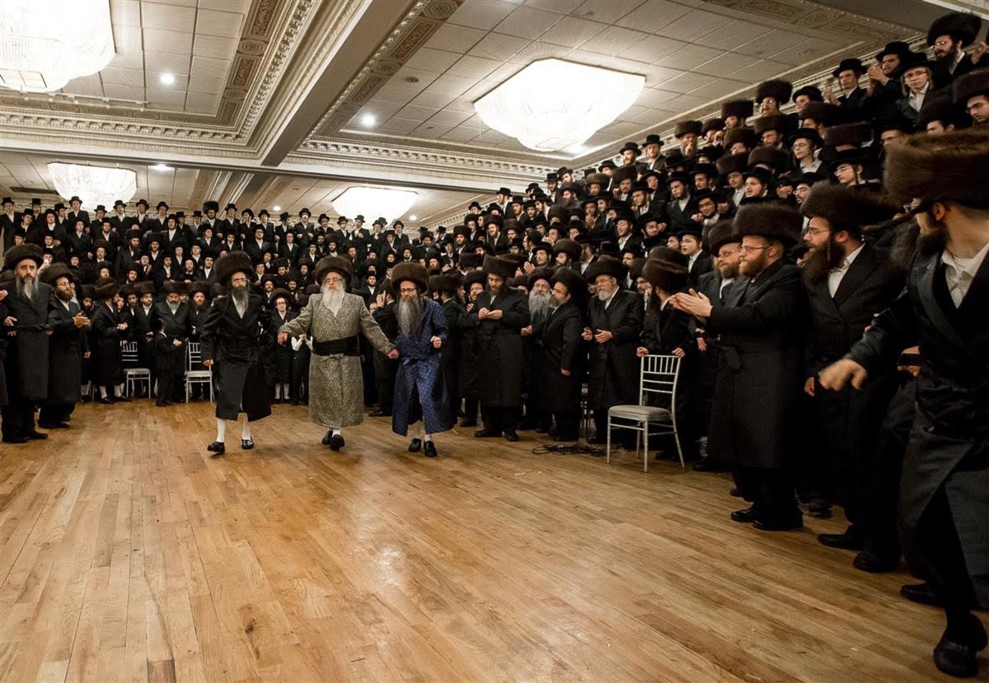 תיעוד: חתונת נכד האדמו"ר מצאנז קלויזנבורג