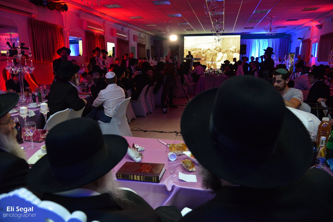 במהלך הכנסת ספר תורה: הגר"ח קנייבסקי ראה את החפץ חיים • תיעוד
