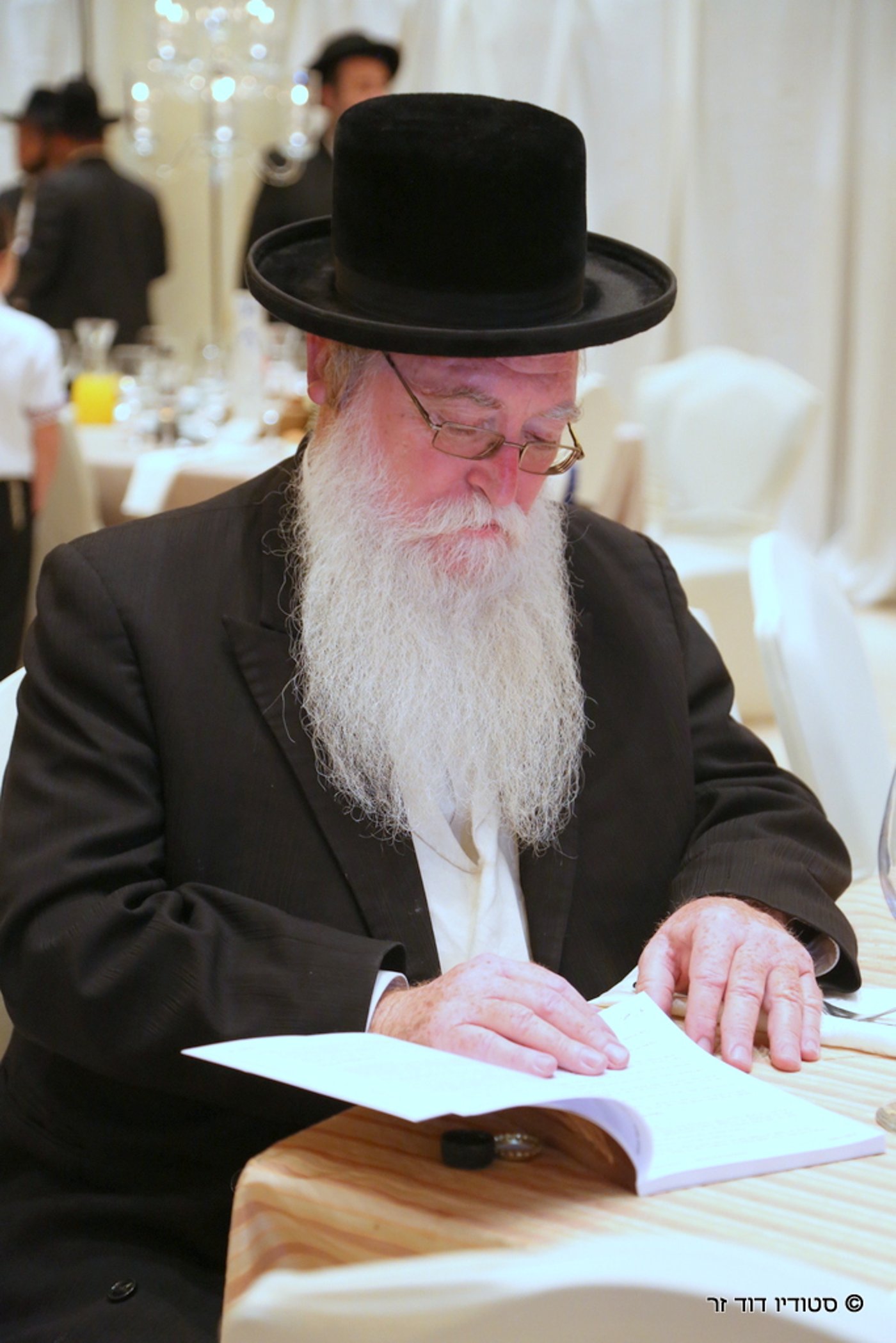 גלריה: חתונת בנו של הרב מנחם שוורץ עם בתו של הרב בנימין פישר