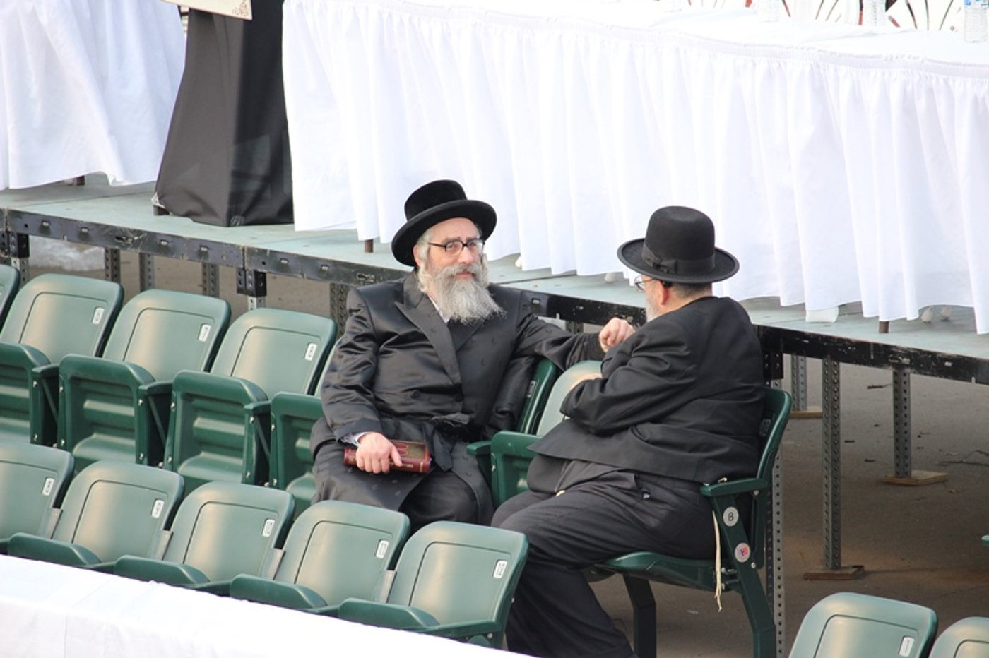 "ובחרת בחיים": האדמו"רים מויז'ניץ מונסי ומסקולען בכינוס משותף • גלריה