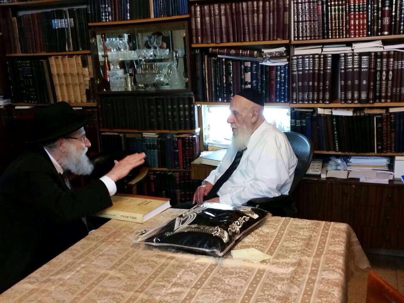 פיוס? הרב אריה שטרן ביקר בביתו של חכם שלום כהן