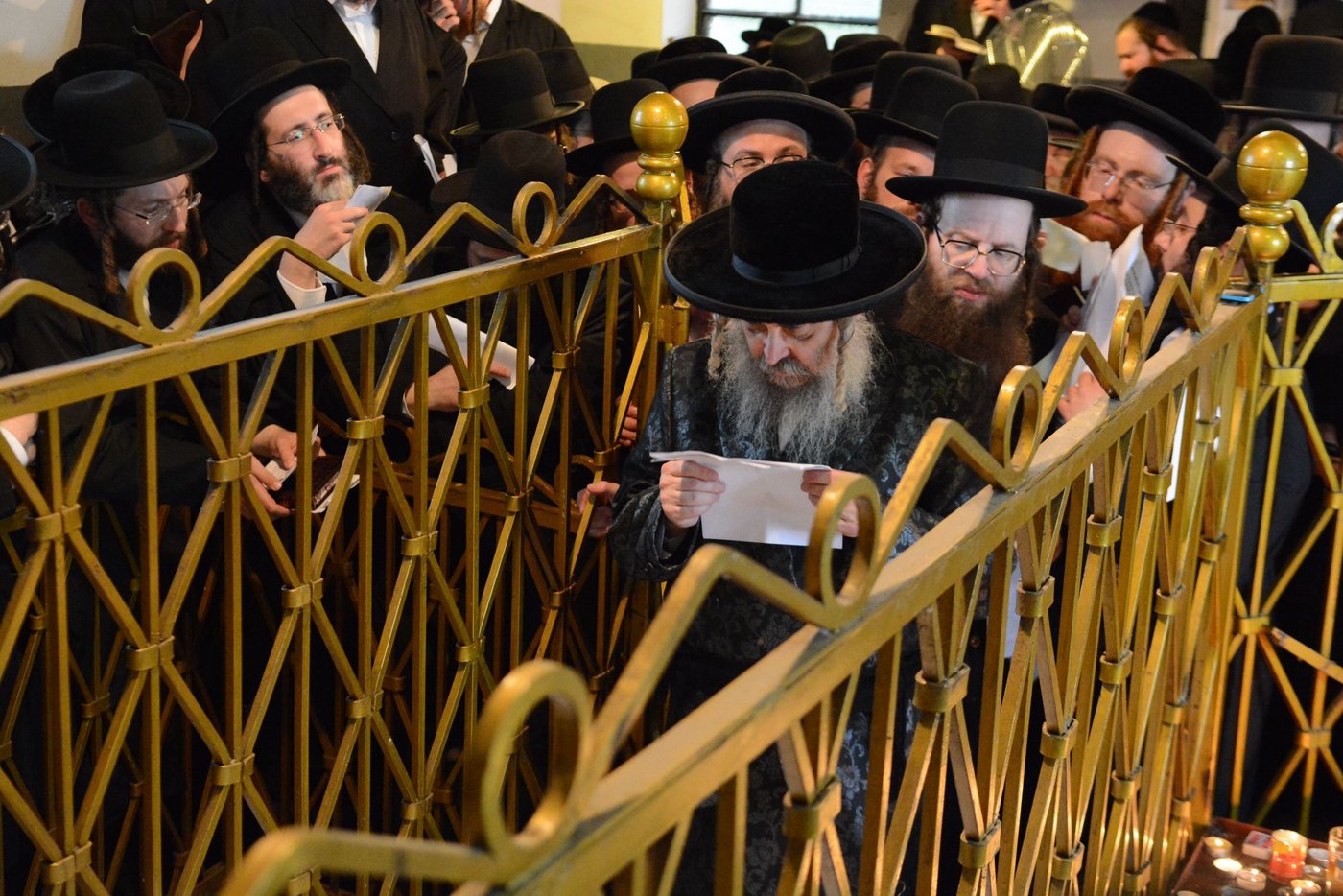 האדמו"ר מסאטמר בכה: "שנכניע את היצר הרע של המכשירים הטמאים"