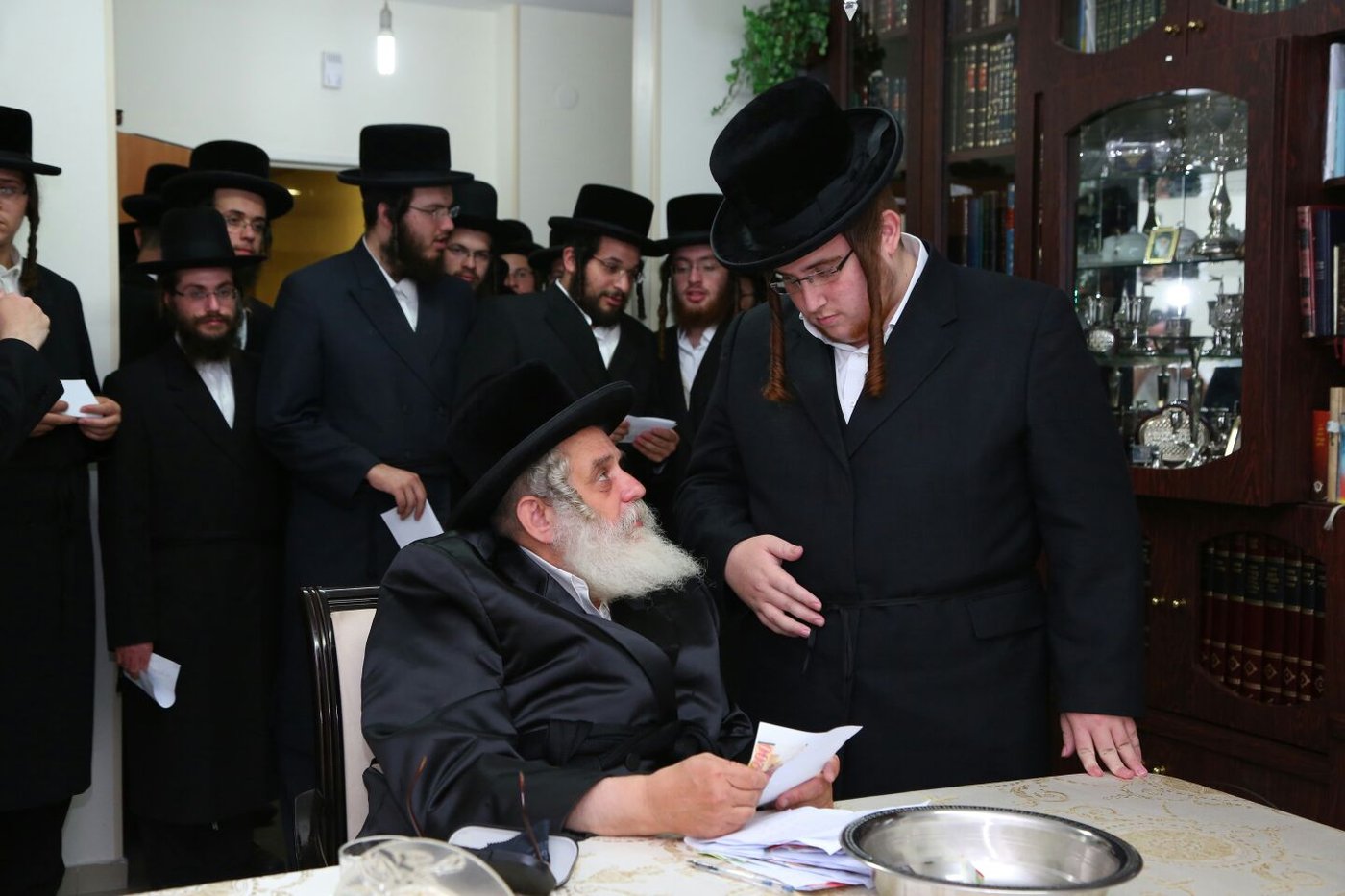 חתן הרבי מסערט ויז'ניץ הוכתר לאדמו"ר מקוסוב ויז'ניץ • תיעוד ופרופיל