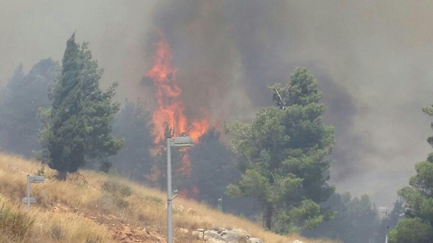 שריפה גדולה משתוללת סמוך לקריית שמונה; תושבים בתל חי פונו