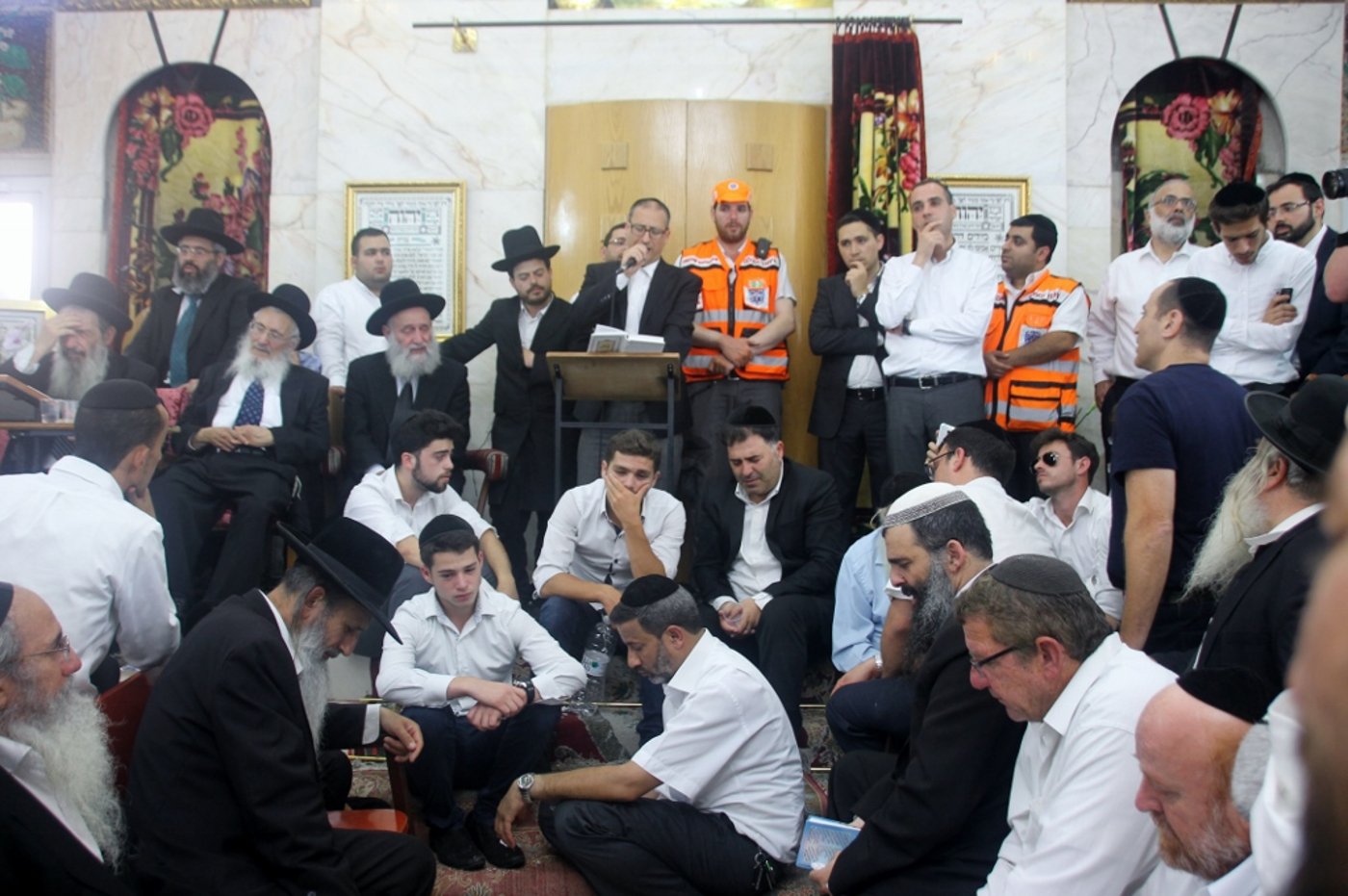 תיעוד: המונים ליוו את ה"בבא ליאון" למנוחות