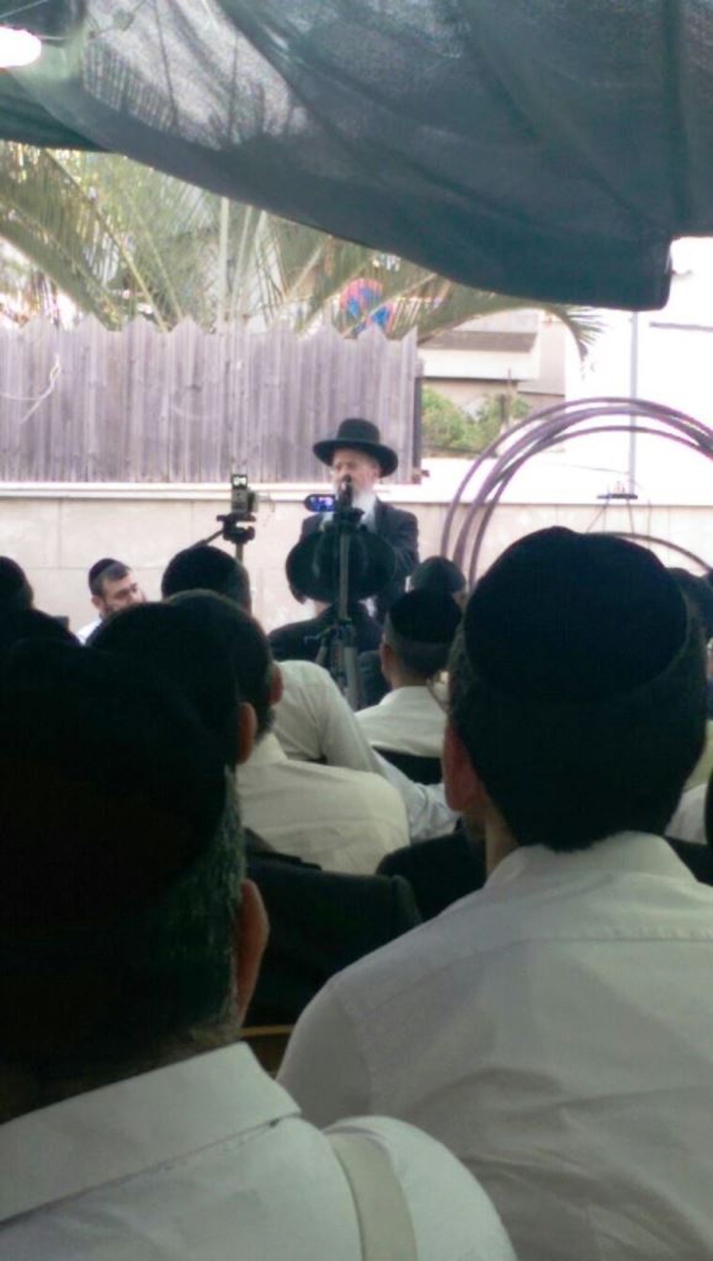 תיעוד: ניחום אבלים בביתו אחותו של אלי ישי