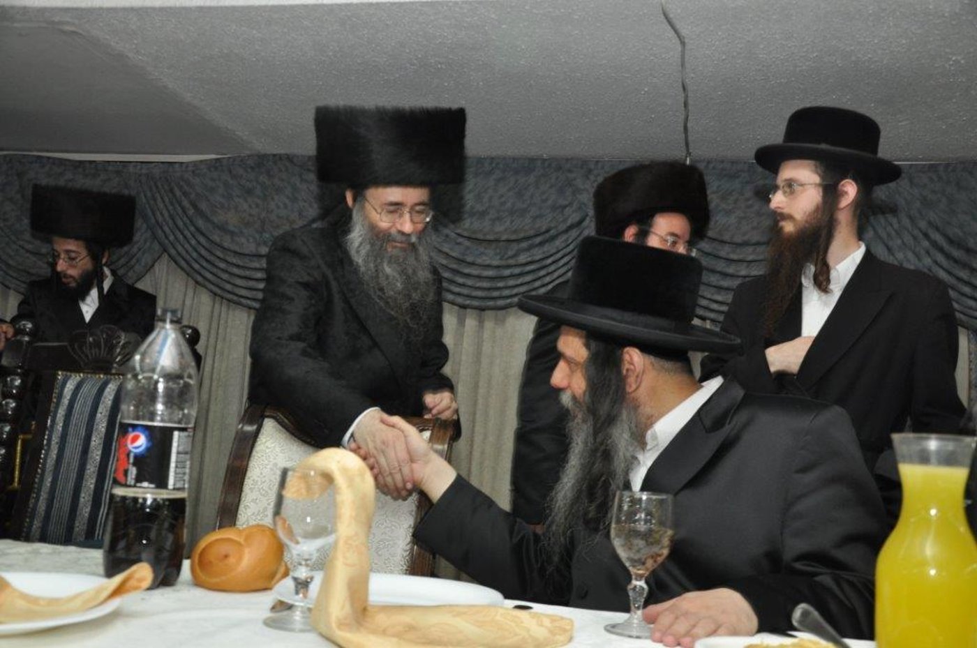 שמחת נישואי נכדת הגר"ח וואזנר עם נכד הרביח מנדבורנה חיפה • גלריה