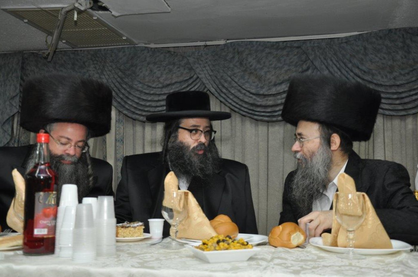 שמחת נישואי נכדת הגר"ח וואזנר עם נכד הרביח מנדבורנה חיפה • גלריה