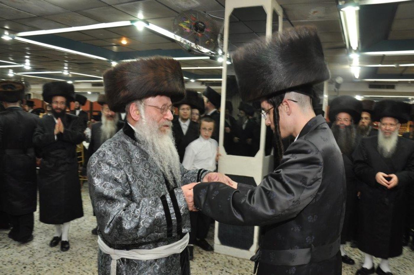 שמחת נישואי נכדת הגר"ח וואזנר עם נכד הרביח מנדבורנה חיפה • גלריה