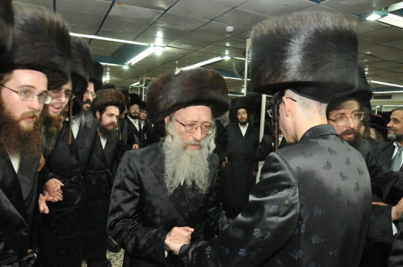 שמחת נישואי נכדת הגר"ח וואזנר עם נכד הרביח מנדבורנה חיפה • גלריה