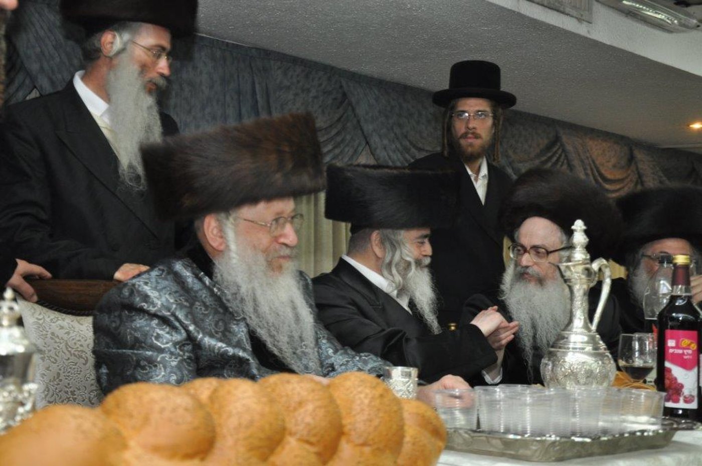 שמחת נישואי נכדת הגר"ח וואזנר עם נכד הרביח מנדבורנה חיפה • גלריה