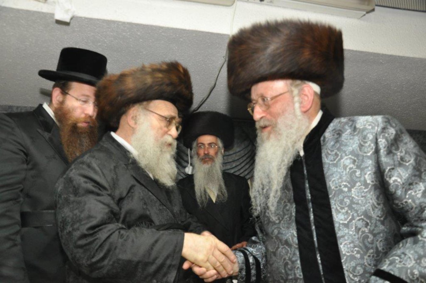 שמחת נישואי נכדת הגר"ח וואזנר עם נכד הרביח מנדבורנה חיפה • גלריה