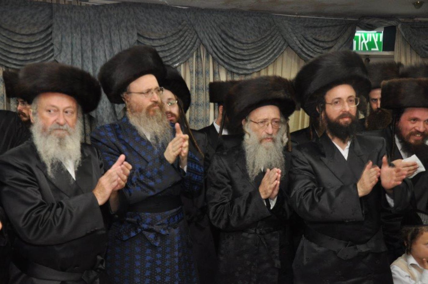 שמחת נישואי נכדת הגר"ח וואזנר עם נכד הרביח מנדבורנה חיפה • גלריה