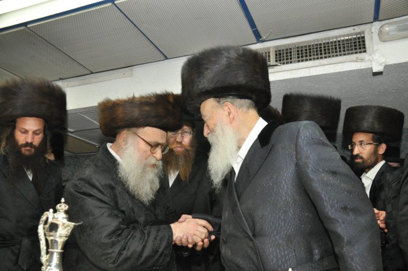 שמחת נישואי נכדת הגר"ח וואזנר עם נכד הרביח מנדבורנה חיפה • גלריה