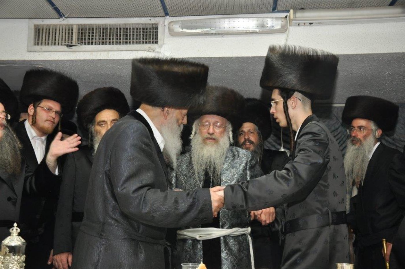שמחת נישואי נכדת הגר"ח וואזנר עם נכד הרביח מנדבורנה חיפה • גלריה