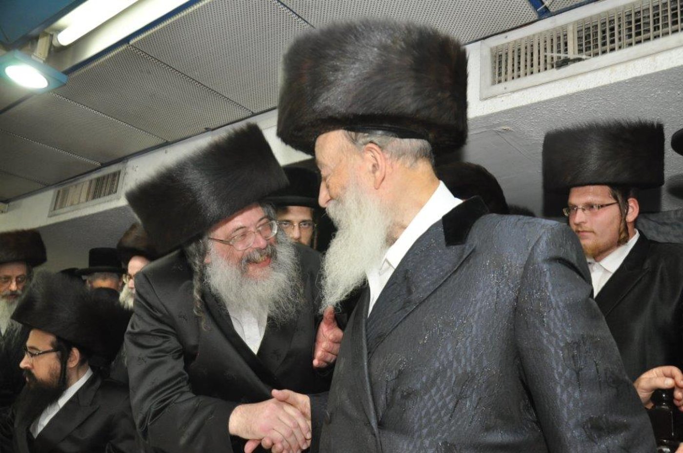 שמחת נישואי נכדת הגר"ח וואזנר עם נכד הרביח מנדבורנה חיפה • גלריה