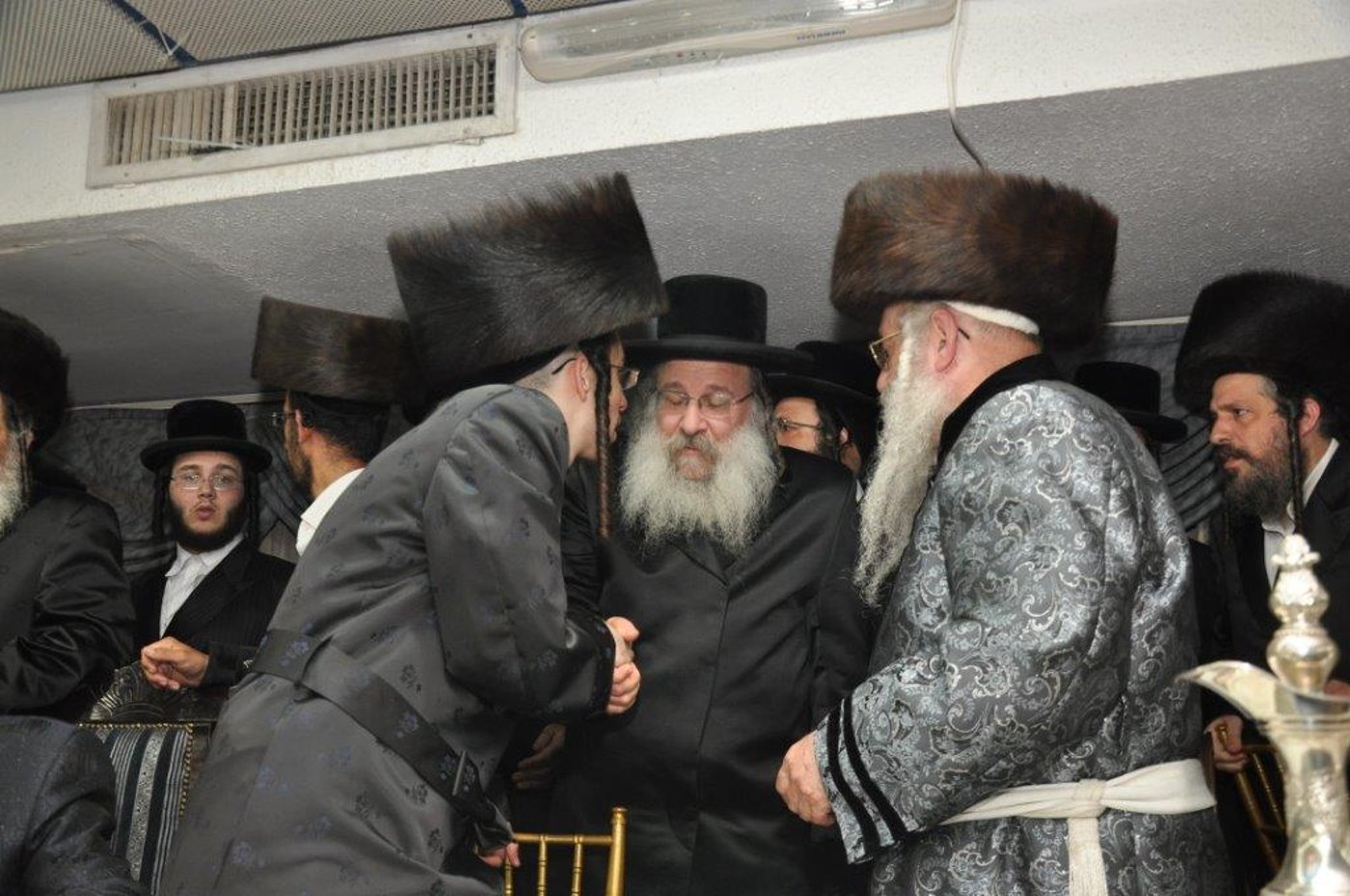 שמחת נישואי נכדת הגר"ח וואזנר עם נכד הרביח מנדבורנה חיפה • גלריה