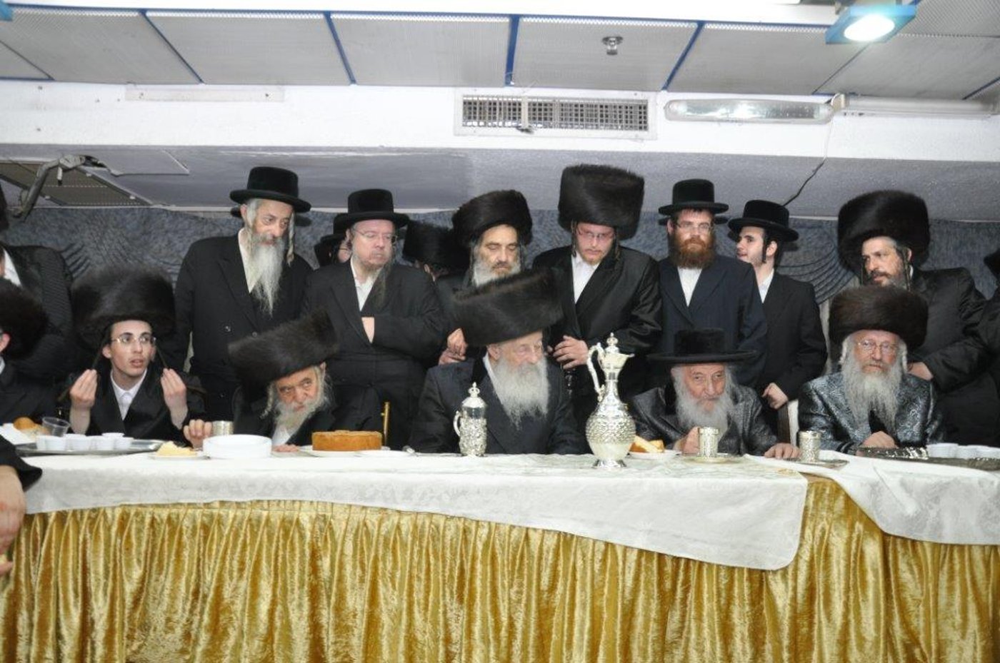 שמחת נישואי נכדת הגר"ח וואזנר עם נכד הרביח מנדבורנה חיפה • גלריה