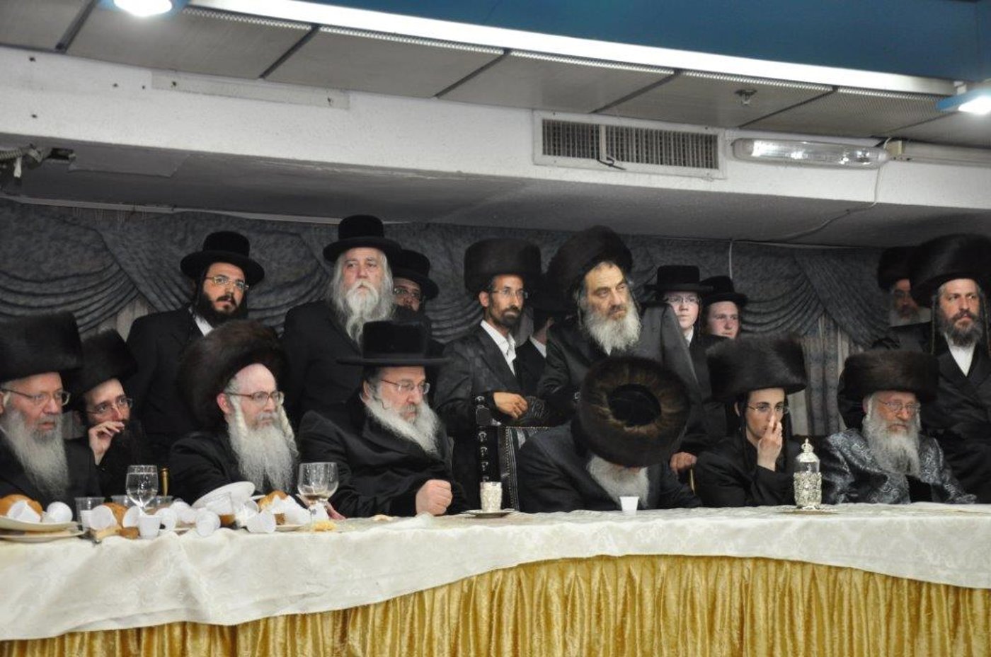 שמחת נישואי נכדת הגר"ח וואזנר עם נכד הרביח מנדבורנה חיפה • גלריה