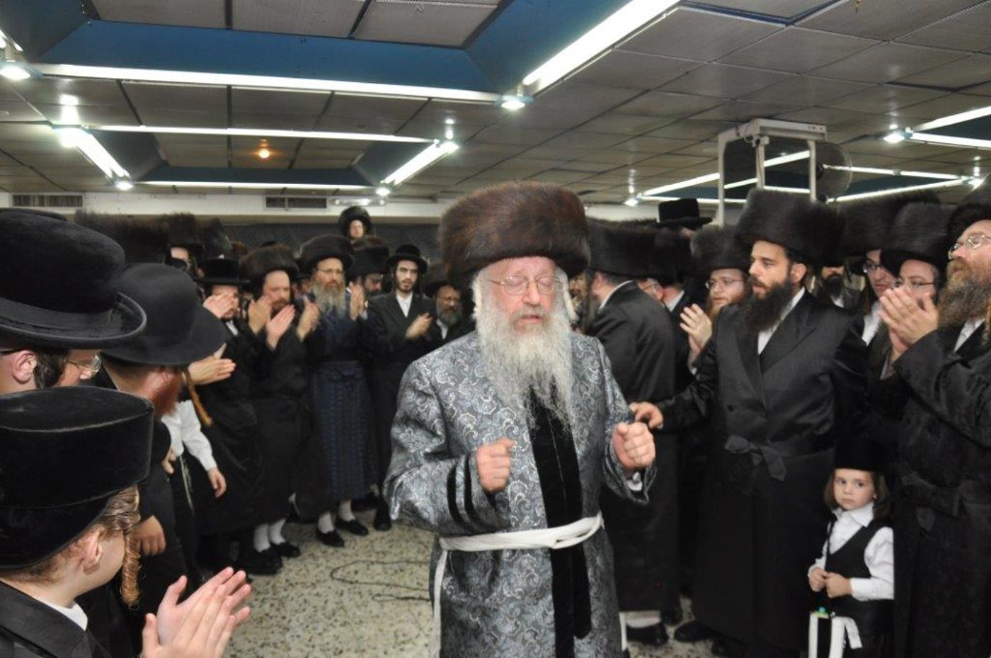 שמחת נישואי נכדת הגר"ח וואזנר עם נכד הרביח מנדבורנה חיפה • גלריה