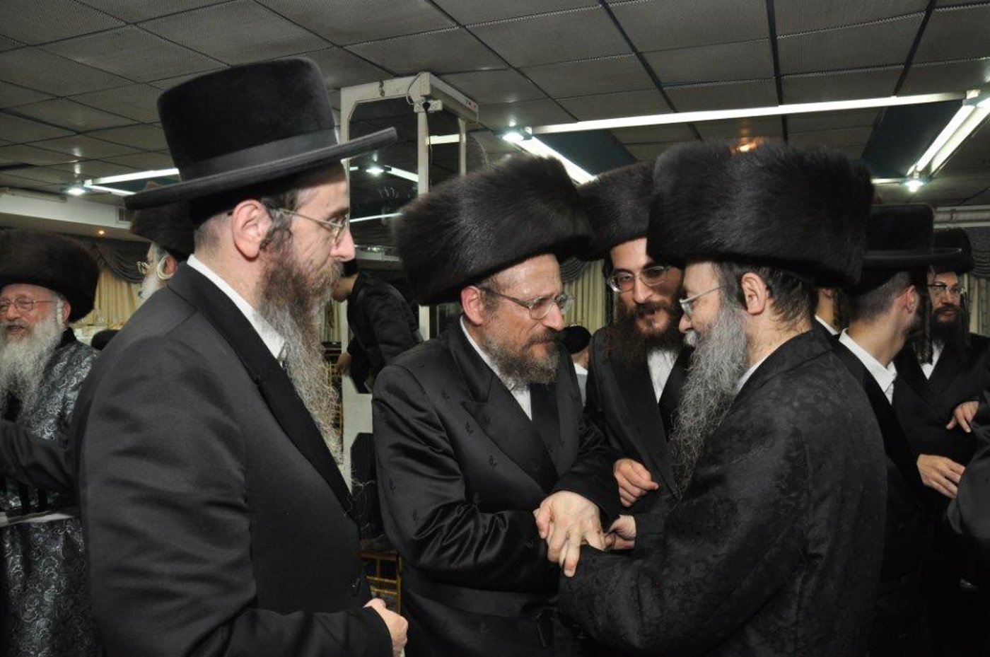 שמחת נישואי נכדת הגר"ח וואזנר עם נכד הרביח מנדבורנה חיפה • גלריה