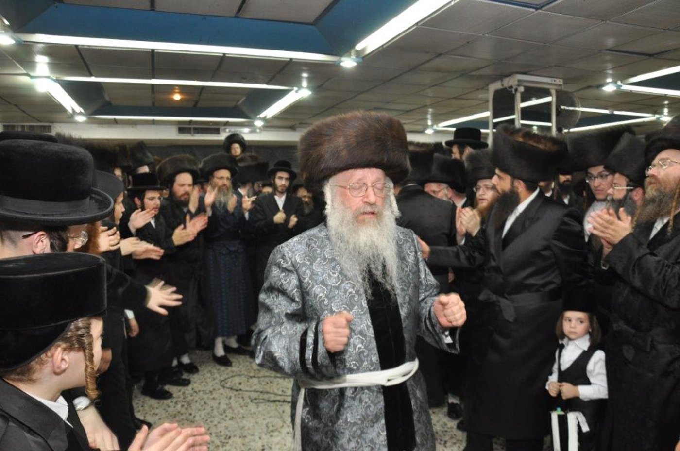 שמחת נישואי נכדת הגר"ח וואזנר עם נכד הרביח מנדבורנה חיפה • גלריה