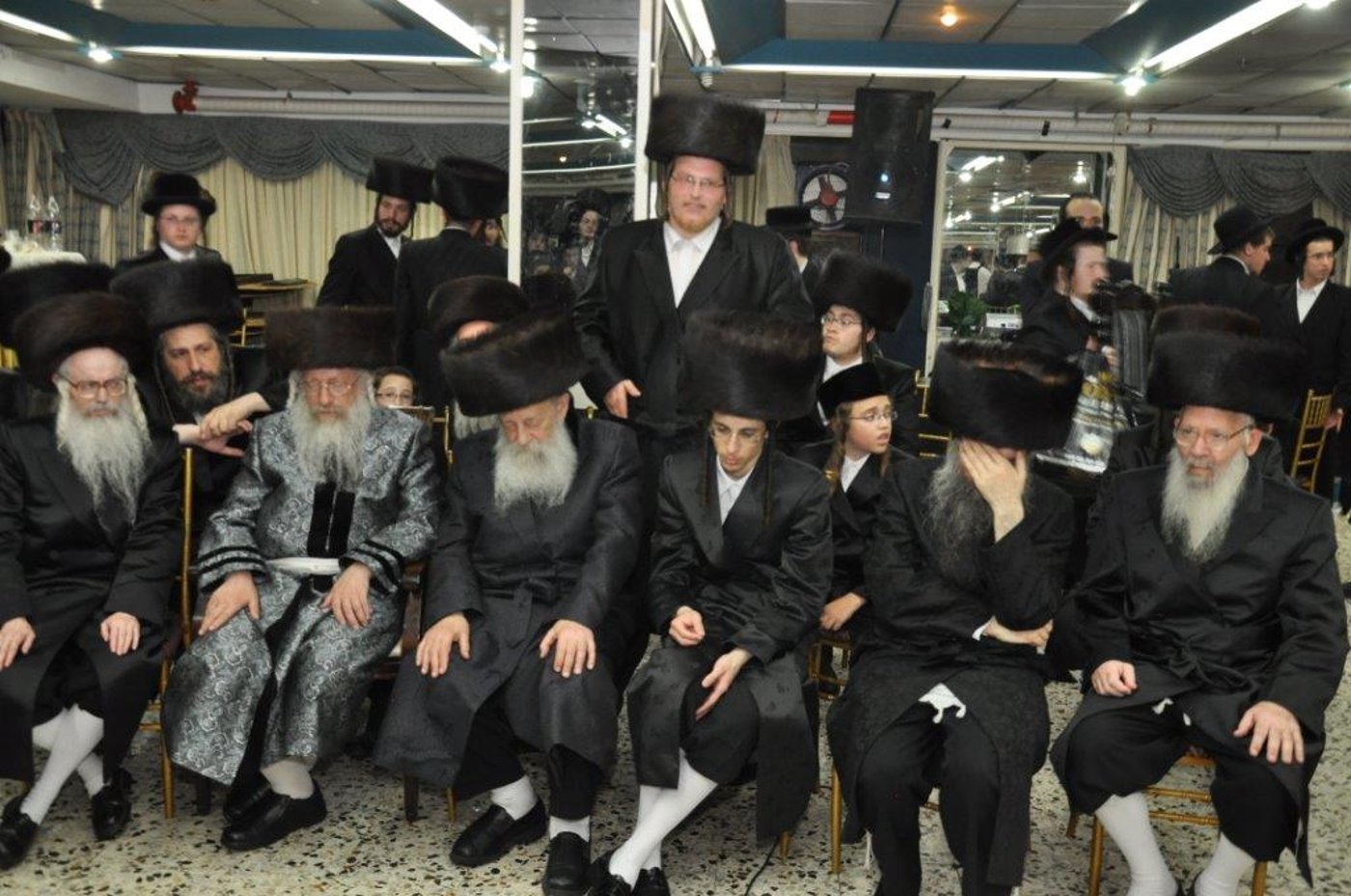 שמחת נישואי נכדת הגר"ח וואזנר עם נכד הרביח מנדבורנה חיפה • גלריה