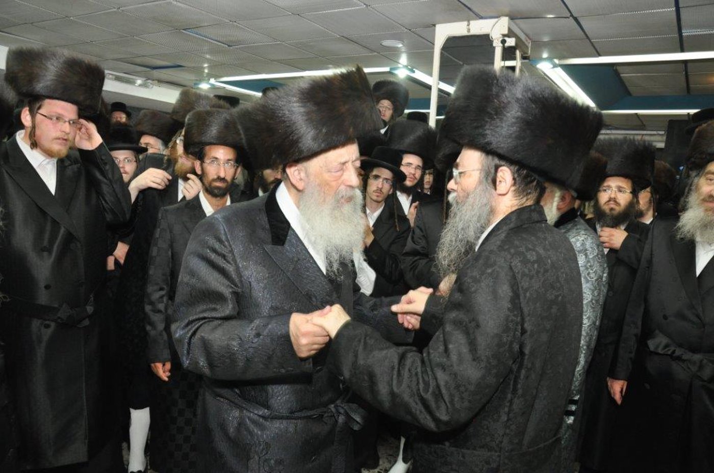 שמחת נישואי נכדת הגר"ח וואזנר עם נכד הרביח מנדבורנה חיפה • גלריה