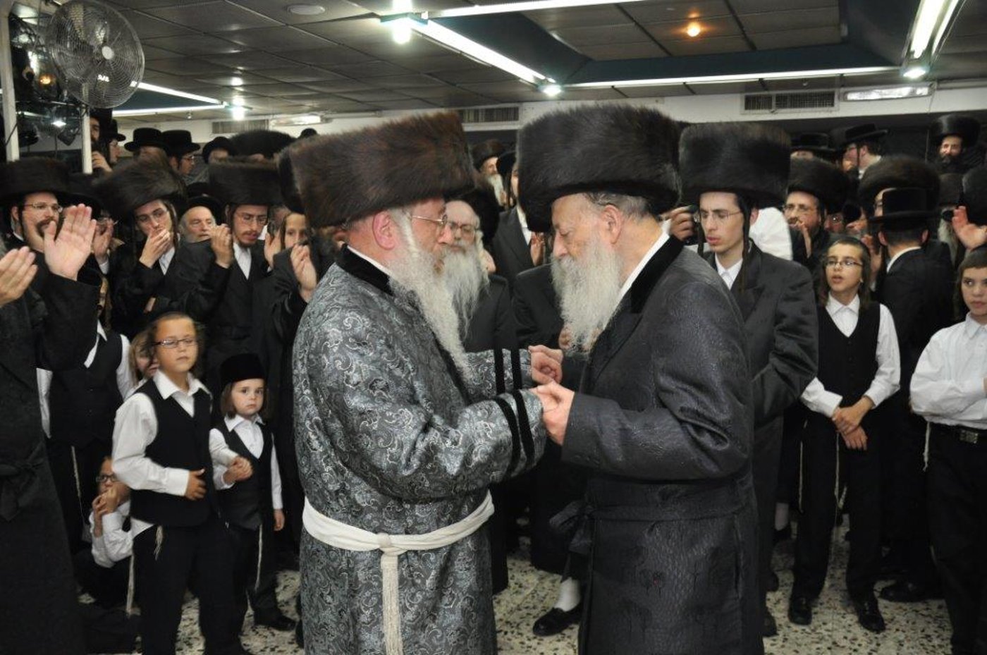 שמחת נישואי נכדת הגר"ח וואזנר עם נכד הרביח מנדבורנה חיפה • גלריה