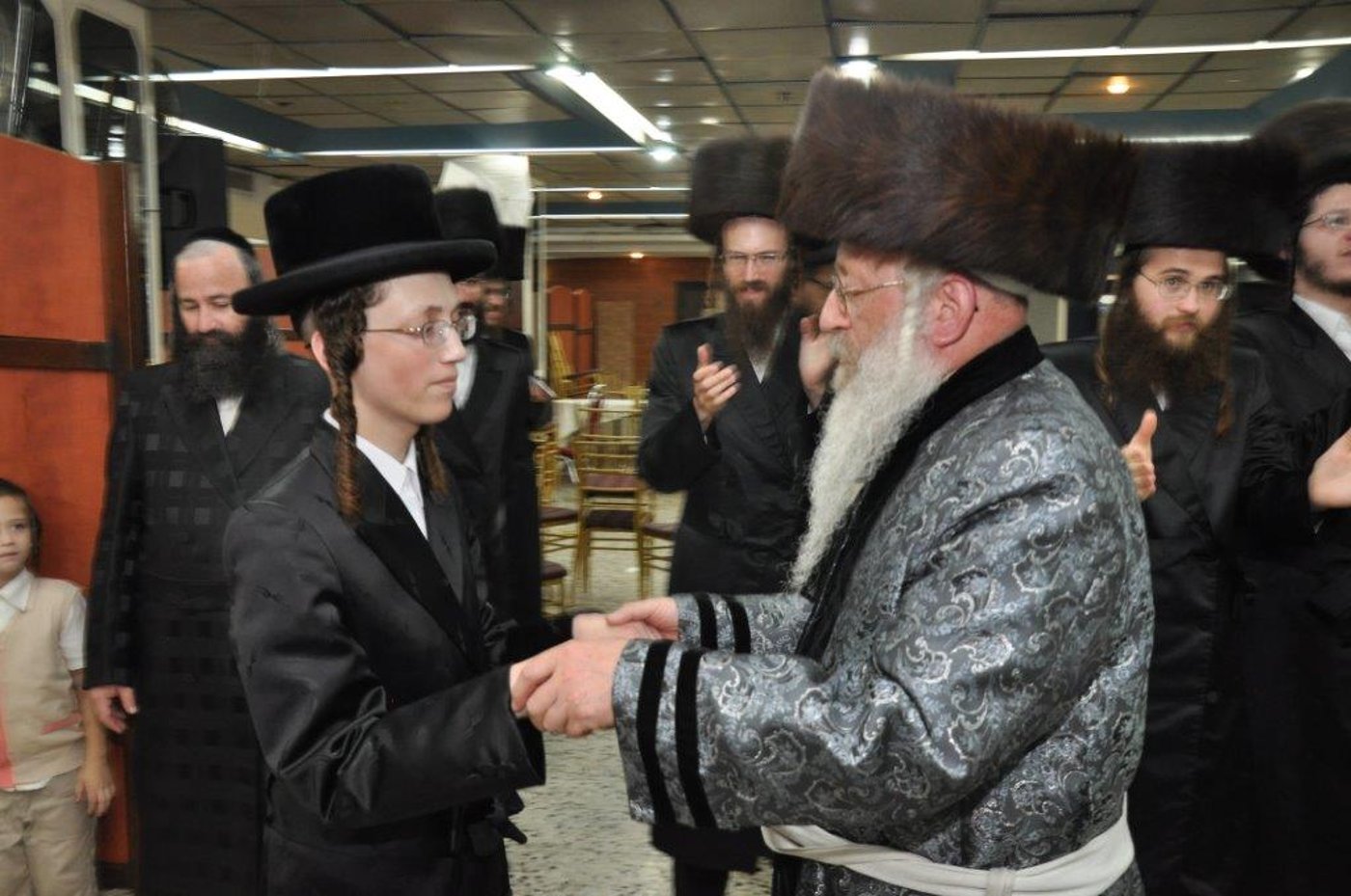 שמחת נישואי נכדת הגר"ח וואזנר עם נכד הרביח מנדבורנה חיפה • גלריה