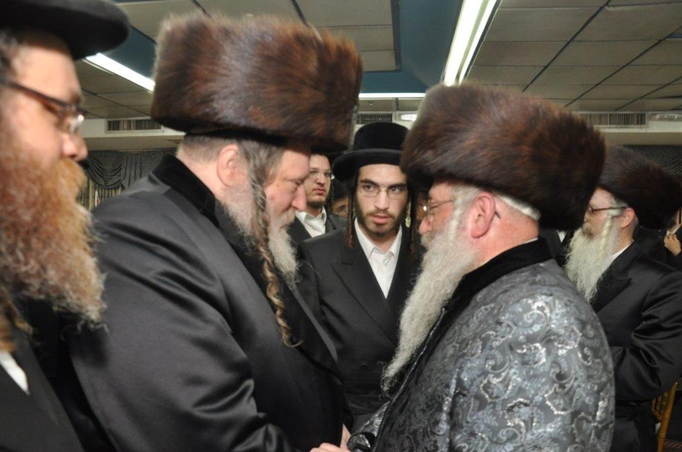 שמחת נישואי נכדת הגר"ח וואזנר עם נכד הרביח מנדבורנה חיפה • גלריה