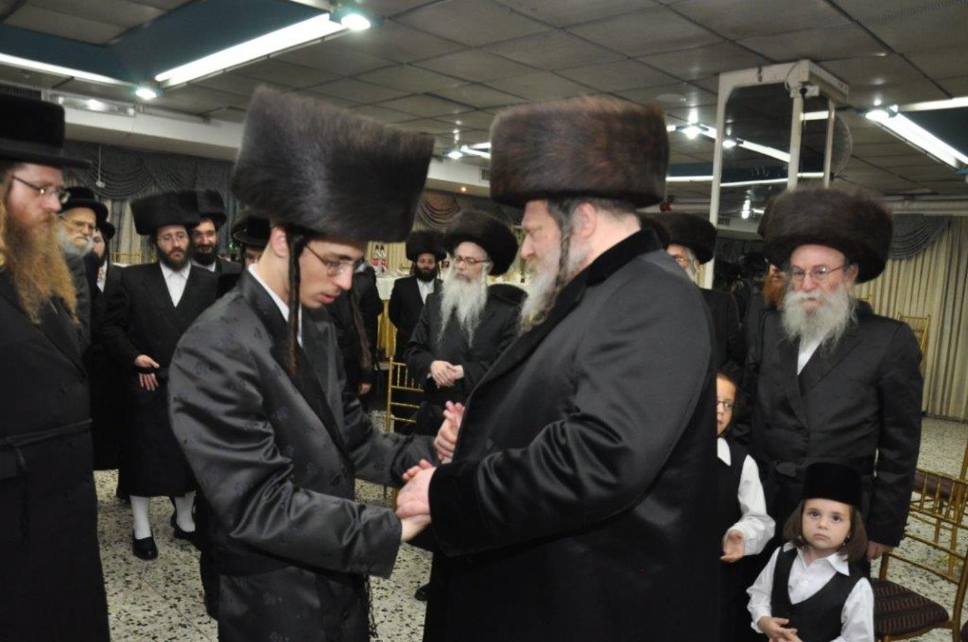 שמחת נישואי נכדת הגר"ח וואזנר עם נכד הרביח מנדבורנה חיפה • גלריה