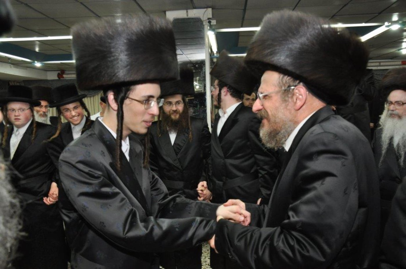 שמחת נישואי נכדת הגר"ח וואזנר עם נכד הרביח מנדבורנה חיפה • גלריה