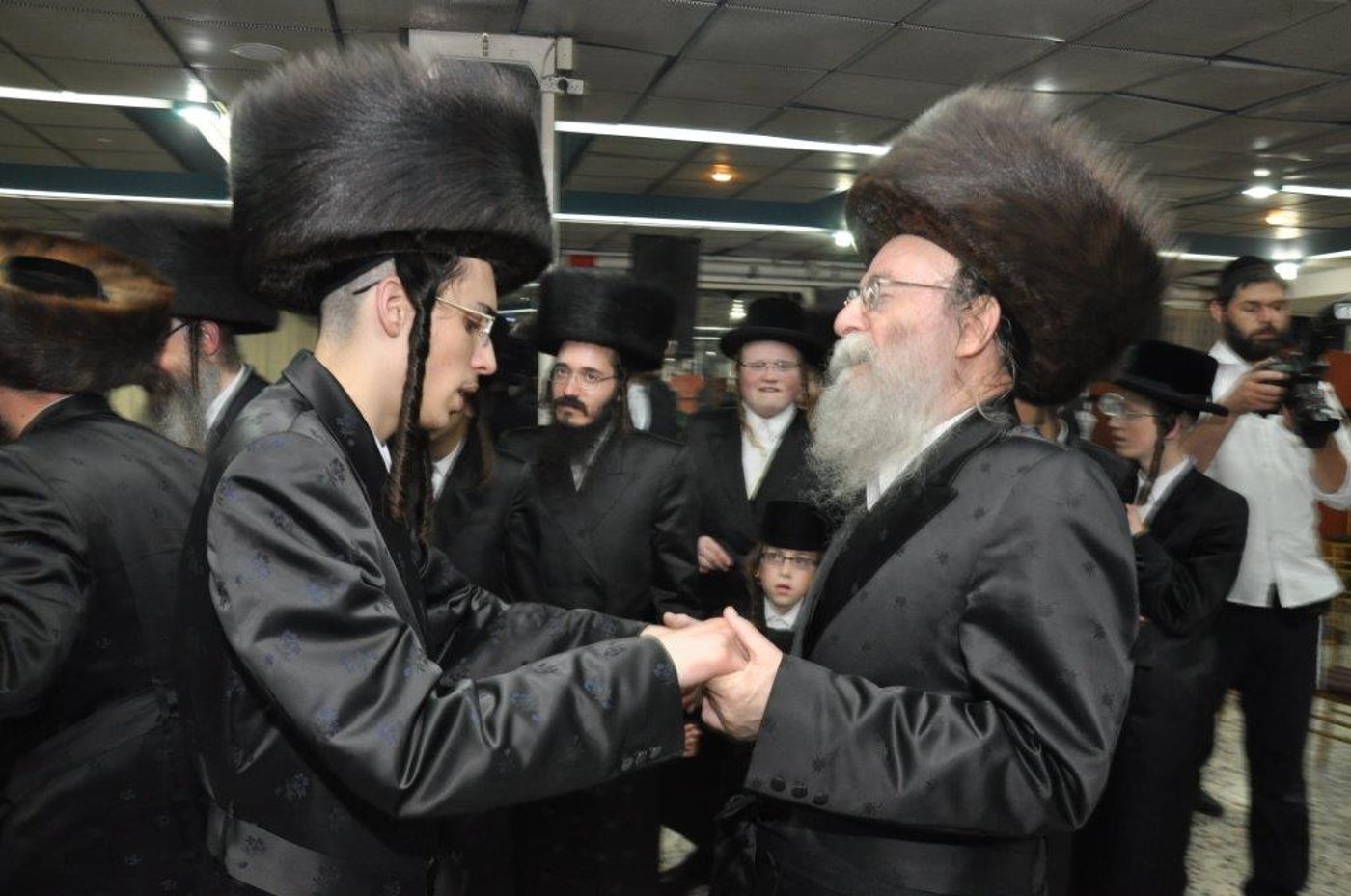 שמחת נישואי נכדת הגר"ח וואזנר עם נכד הרביח מנדבורנה חיפה • גלריה