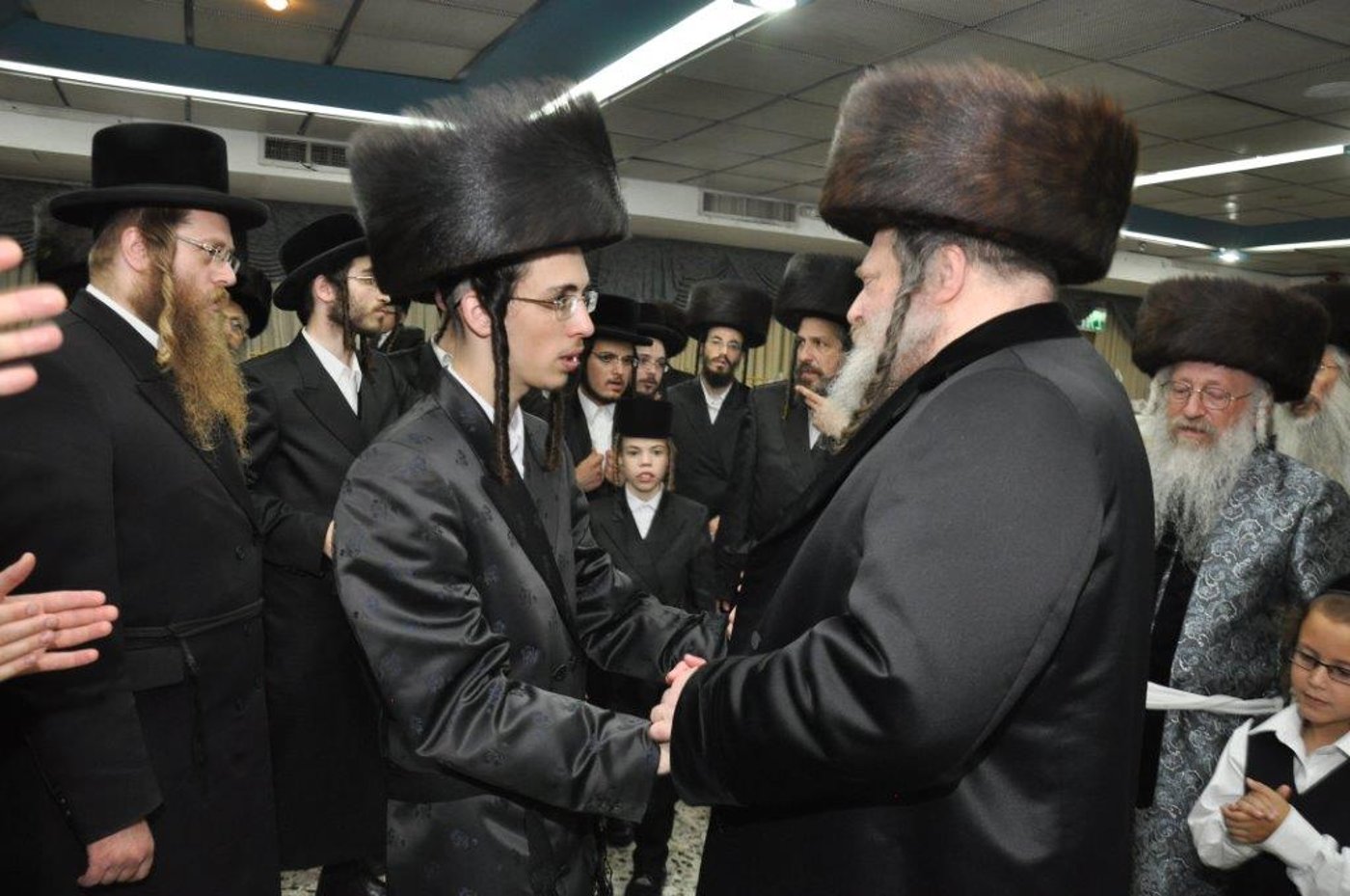 שמחת נישואי נכדת הגר"ח וואזנר עם נכד הרביח מנדבורנה חיפה • גלריה