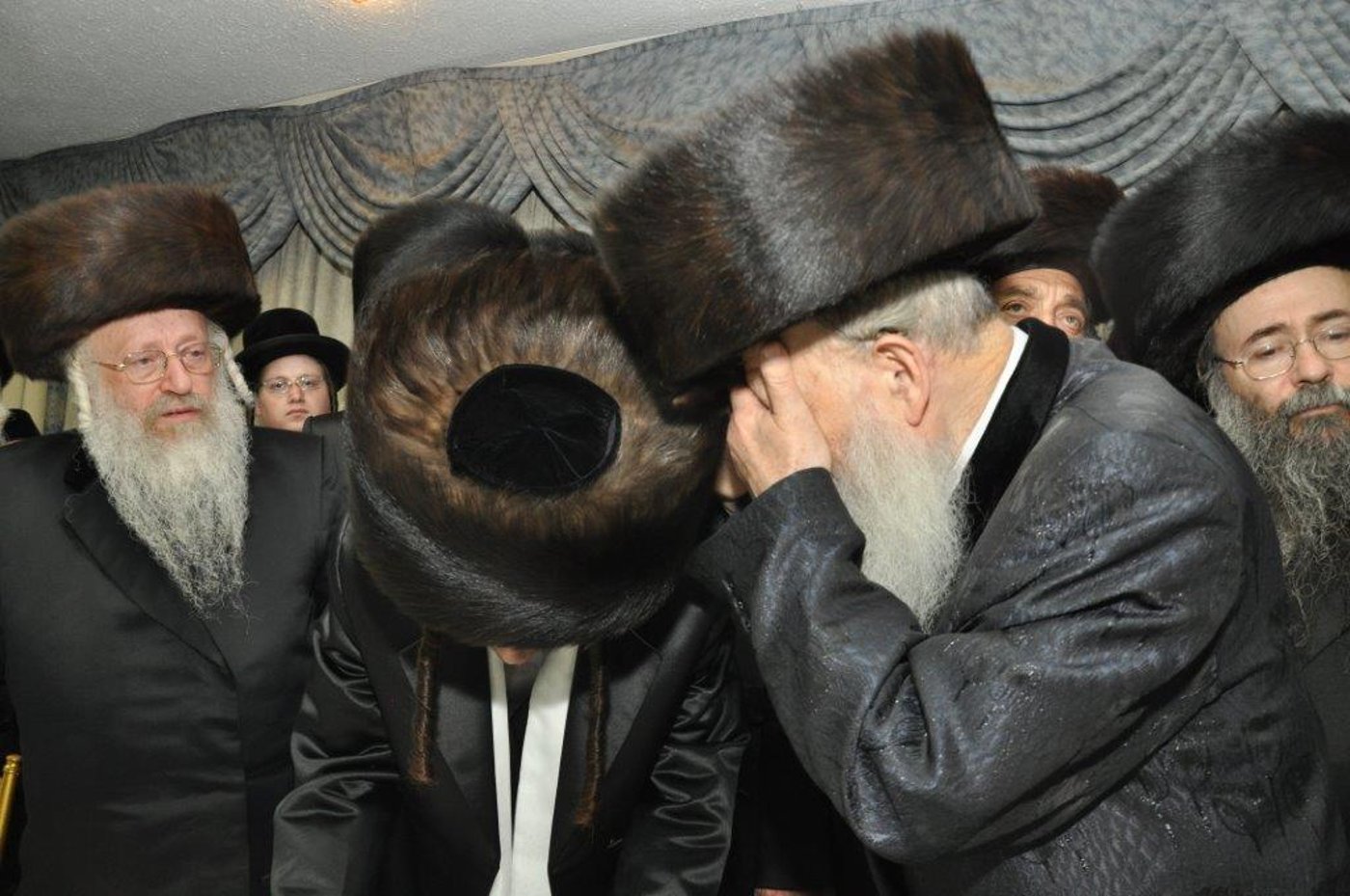שמחת נישואי נכדת הגר"ח וואזנר עם נכד הרביח מנדבורנה חיפה • גלריה