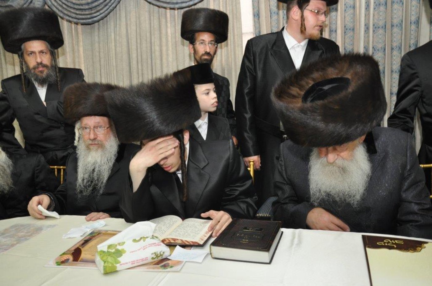 שמחת נישואי נכדת הגר"ח וואזנר עם נכד הרביח מנדבורנה חיפה • גלריה