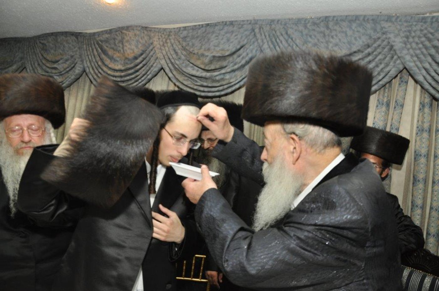שמחת נישואי נכדת הגר"ח וואזנר עם נכד הרביח מנדבורנה חיפה • גלריה