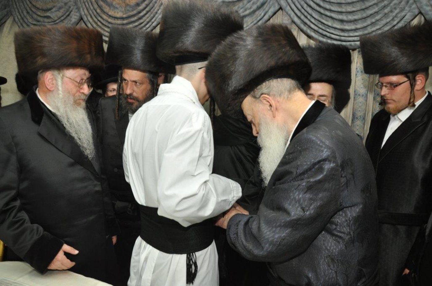 שמחת נישואי נכדת הגר"ח וואזנר עם נכד הרביח מנדבורנה חיפה • גלריה