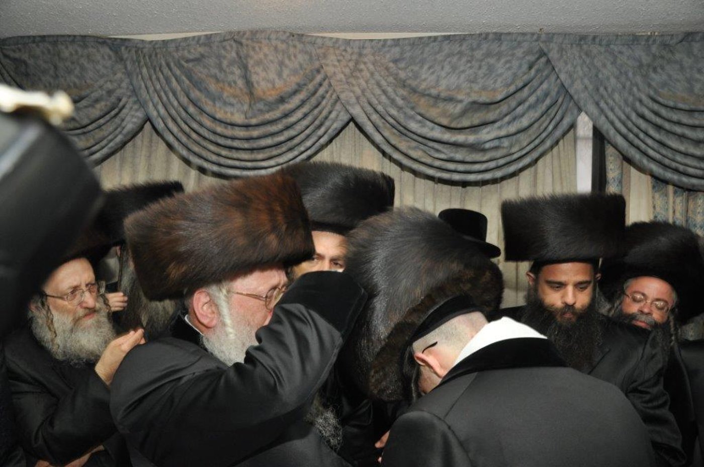 שמחת נישואי נכדת הגר"ח וואזנר עם נכד הרביח מנדבורנה חיפה • גלריה