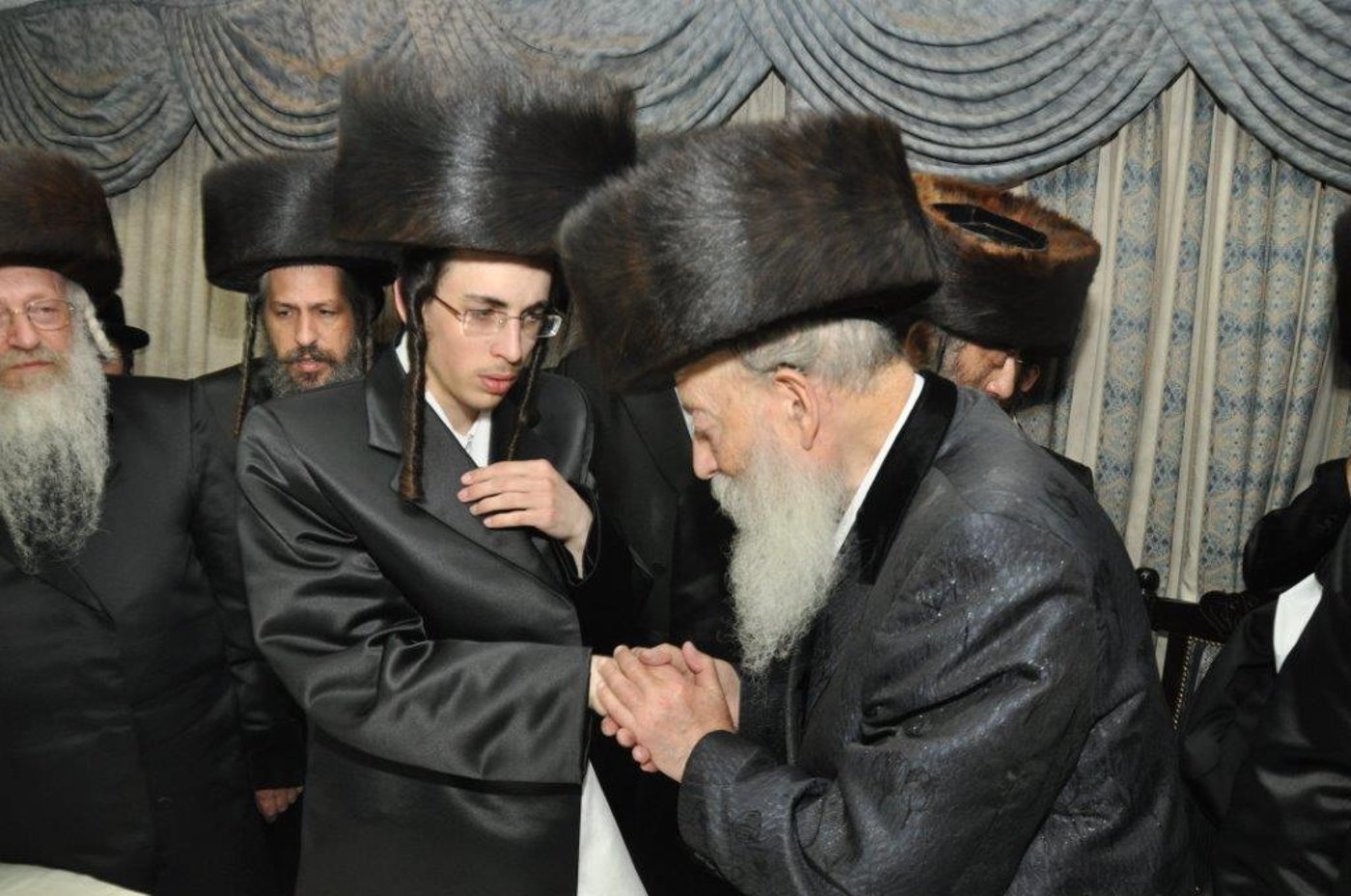 שמחת נישואי נכדת הגר"ח וואזנר עם נכד הרביח מנדבורנה חיפה • גלריה
