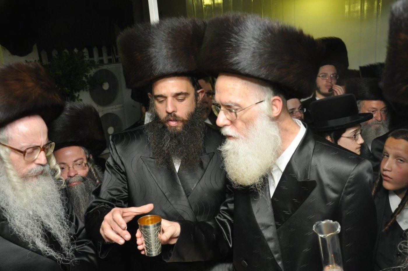 שמחת נישואי נכדת הגר"ח וואזנר עם נכד הרביח מנדבורנה חיפה • גלריה