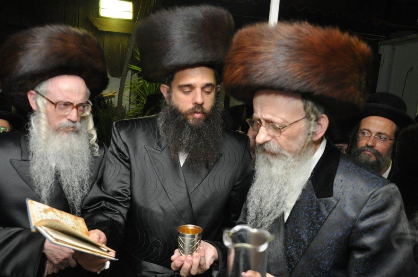 שמחת נישואי נכדת הגר"ח וואזנר עם נכד הרביח מנדבורנה חיפה • גלריה