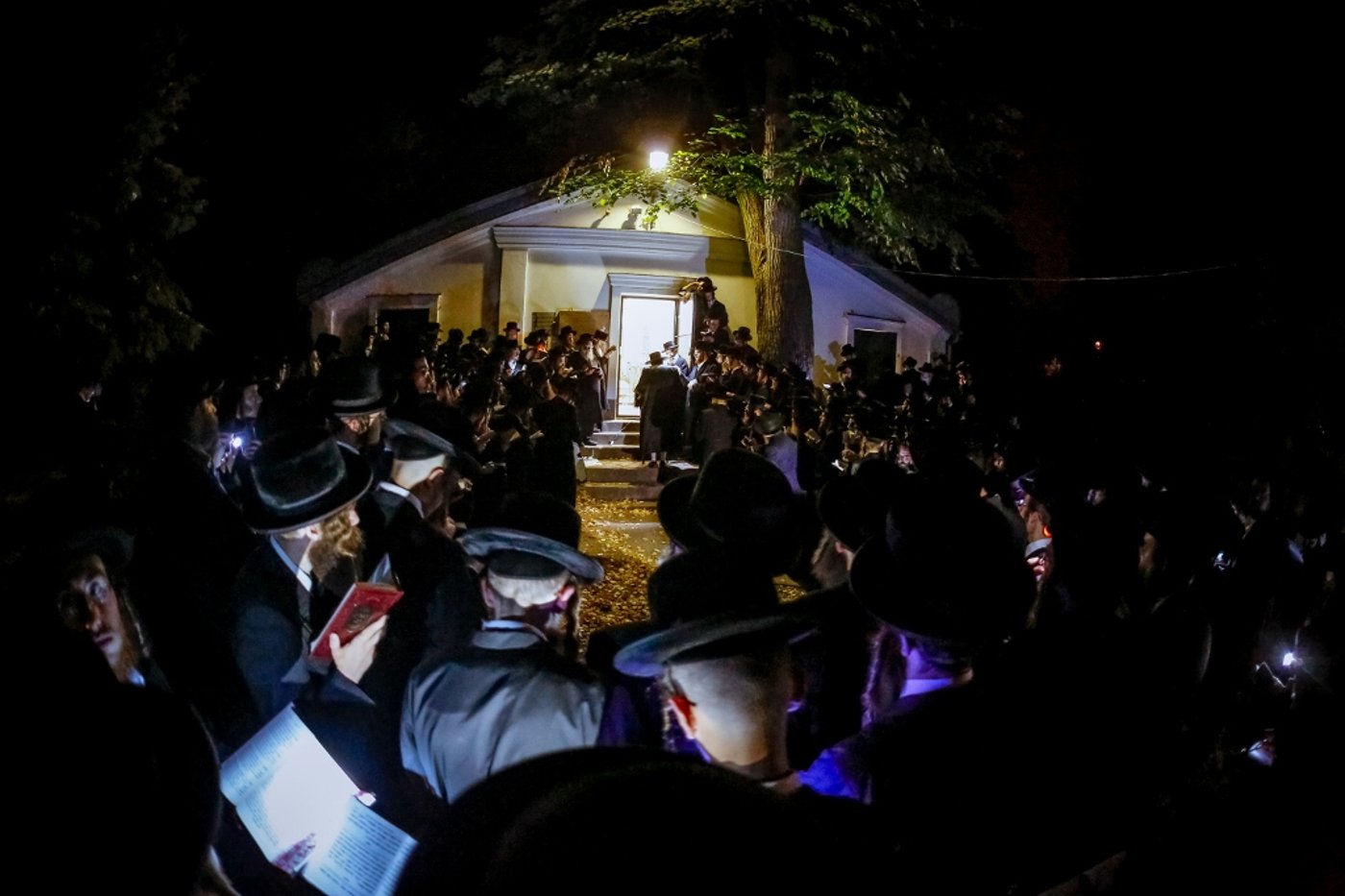 לרגל החתונה: מסע הרבי מבאבוב 45 לפולין