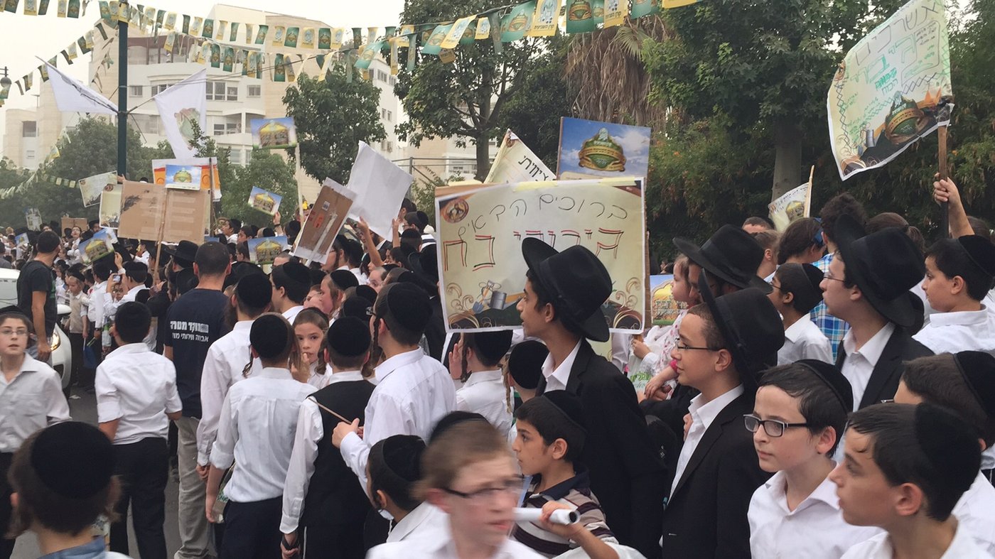 שידור חוזר מבני ברק: רבבות מצדיעים לשומרי השמיטה