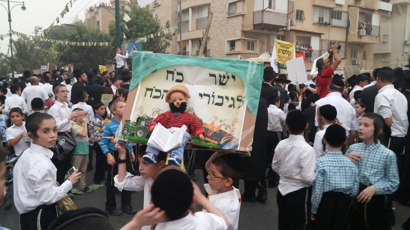 שידור חוזר מבני ברק: רבבות מצדיעים לשומרי השמיטה