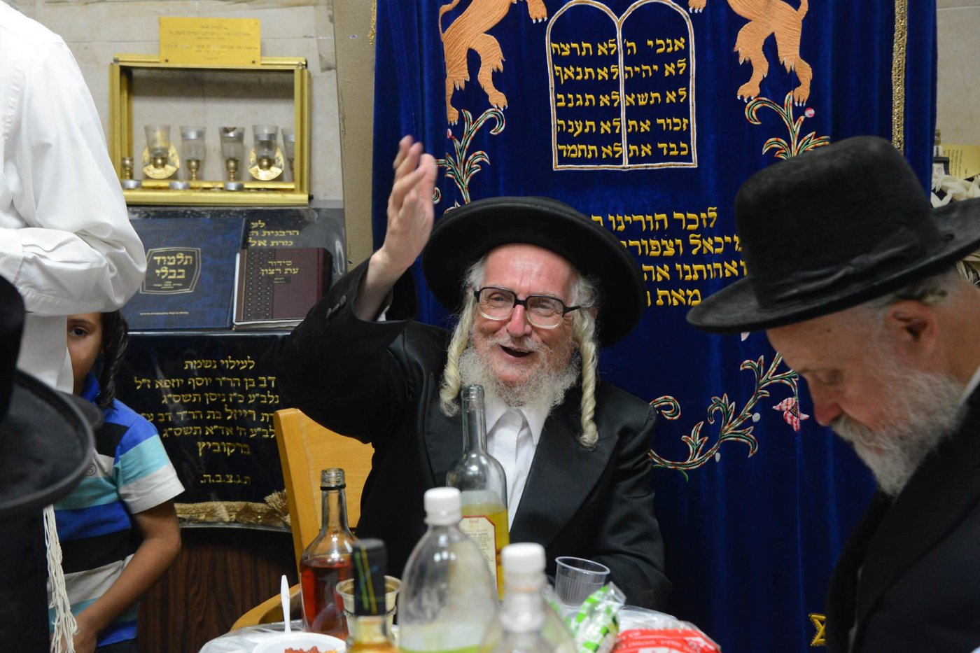 הרבי מזלאטשוב ערך טיש להילולת זקנו. צפו בגלריה