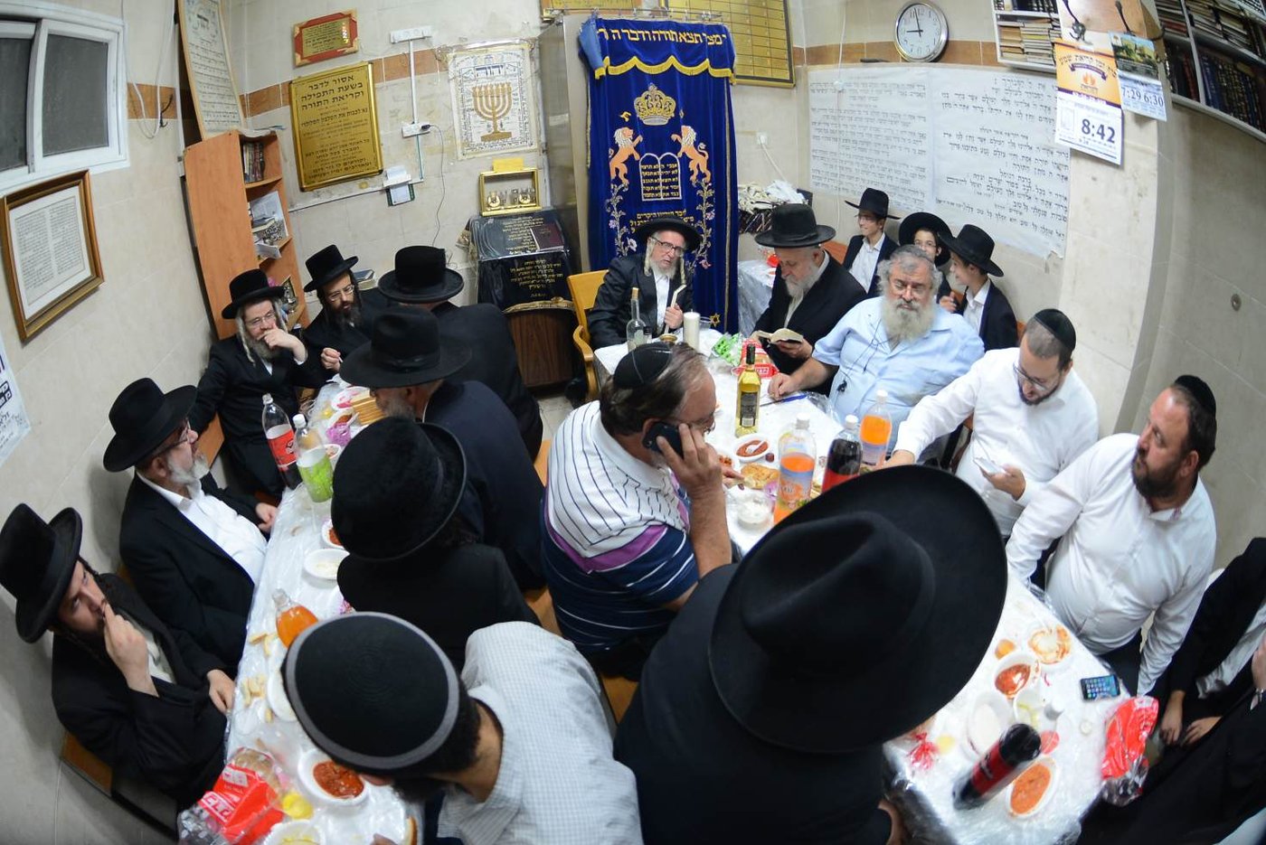 הרבי מזלאטשוב ערך טיש להילולת זקנו. צפו בגלריה